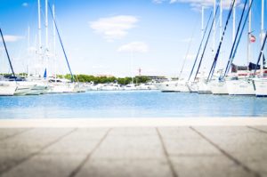 10 Conseils d’accostage pour bateau à moteur unique 10 Conseils d’accostage pour bateau à moteur unique